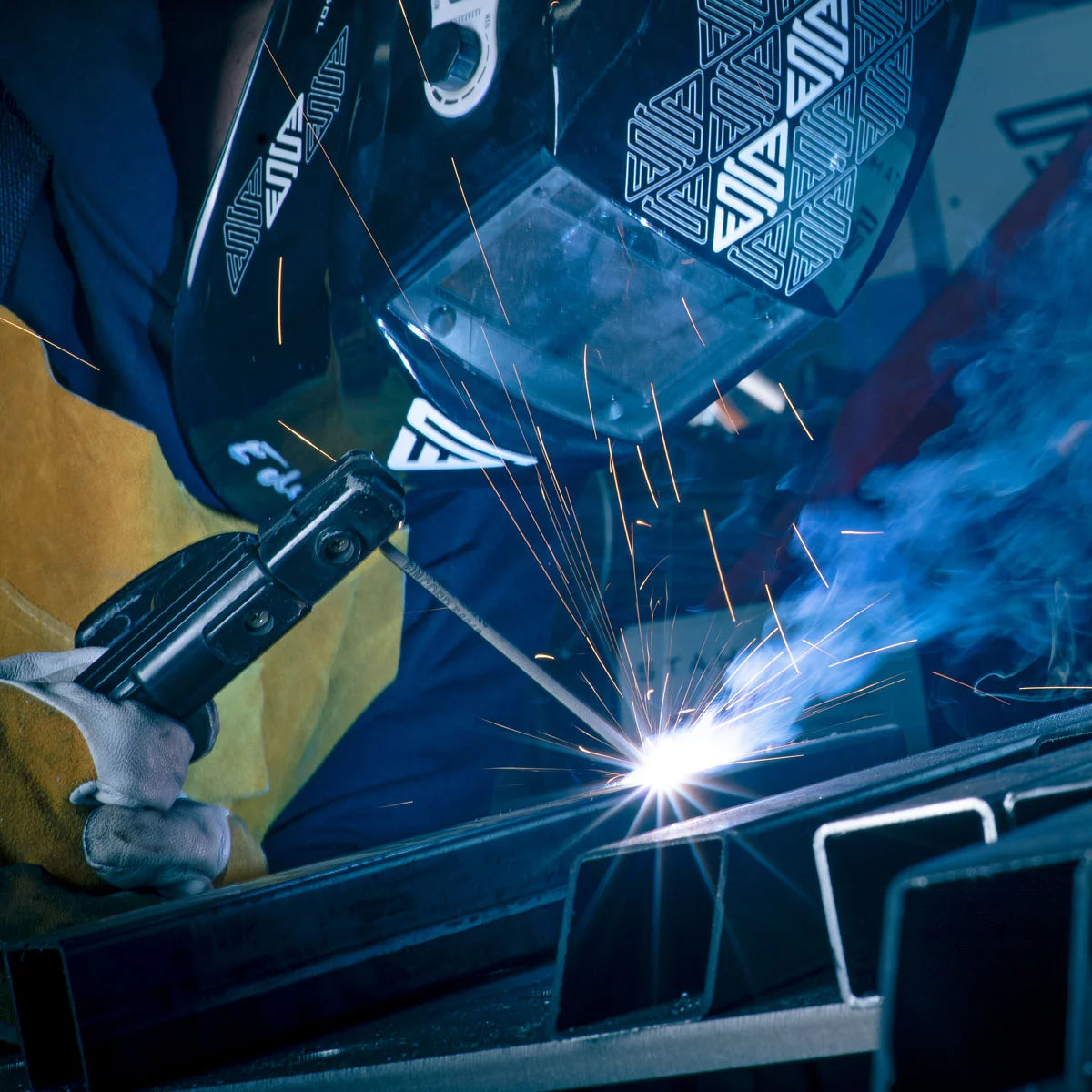 STAHLWERK welding machine AC/DC TIG 200 ST Digital 2026 fully equipped | Combination welding machine | Combination welding system | Aluminum-suitable TIG MMA inverter with 200 A and integrated clean function