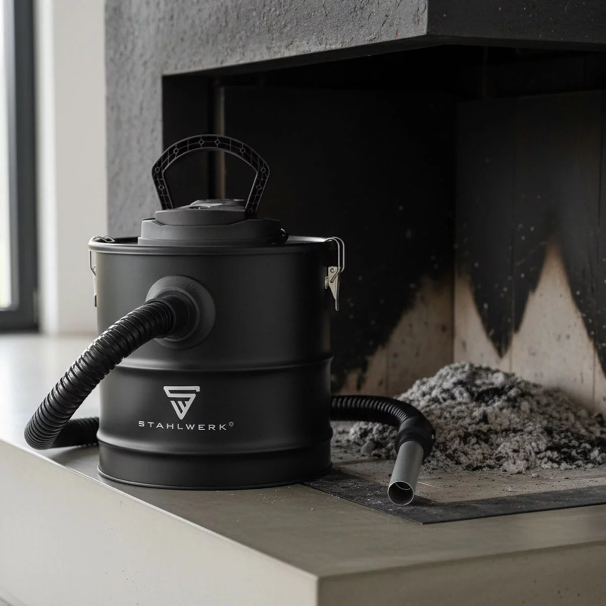 Aspiracenere STAHLWERK VCL-1000 ST | Aspirapolvere da forno con contenitore per lo sporco da 20 litri | Potenza 1000 W | Aspiracamino con filtro HEPA | Funzione di soffiaggio | Per cenere fredda, forno, grill, officina