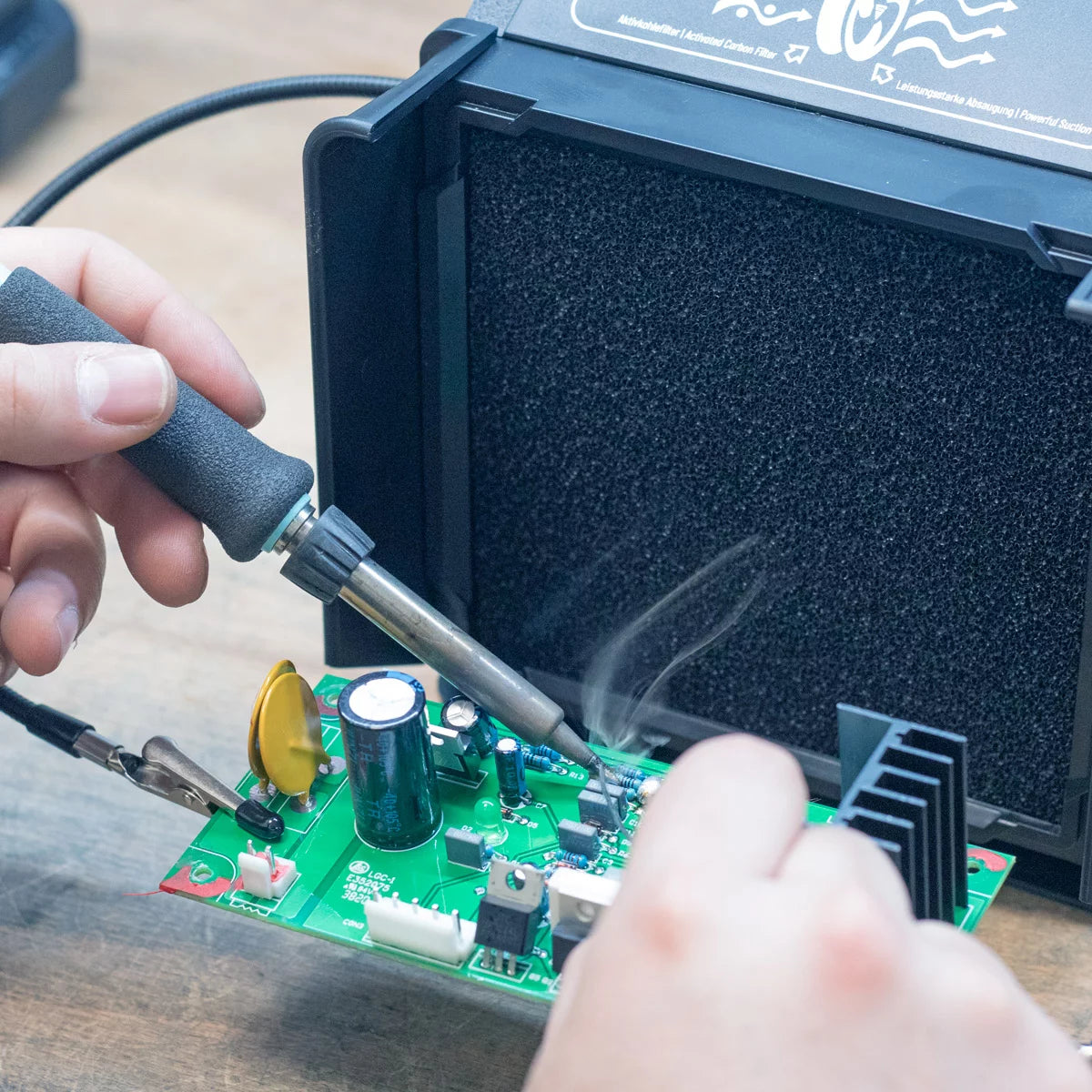 STAHLWERK Lötabsaugung FE-27 ST mit 2-fach-Filter Dunstabzug inklusive Aktivkohlefilter | Rauchabsaugung | Absauganlage | Rauchabzug zur Absaugung und Filterung von Rauch, Gasen und Dämpfen