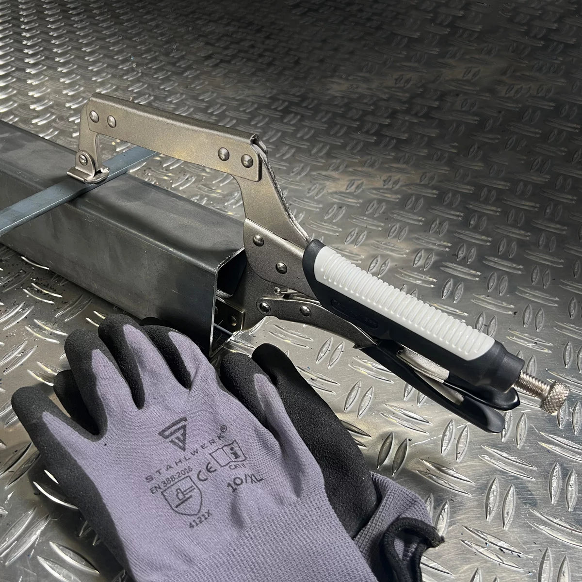 STAHLWERK Gripzangen Set 4-teilig | C-Form 6 bis 14 Zoll | Schnellspannzwingen | Klemmzwingen | Schweißer-Gripzangen aus hochlegiertem Stahl inklusive Transportkoffer