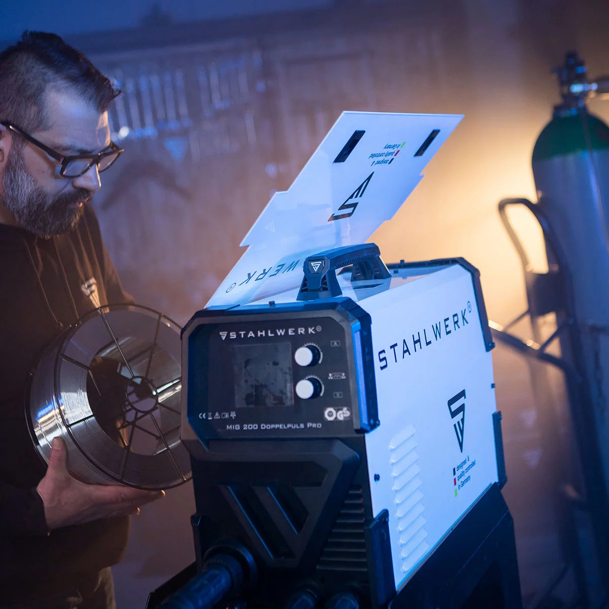 Stahlwerk MIG MAG 200 Double pulse per full equipment Full-syngical welding machine with AK25 welding burner and AK25 wear parts set