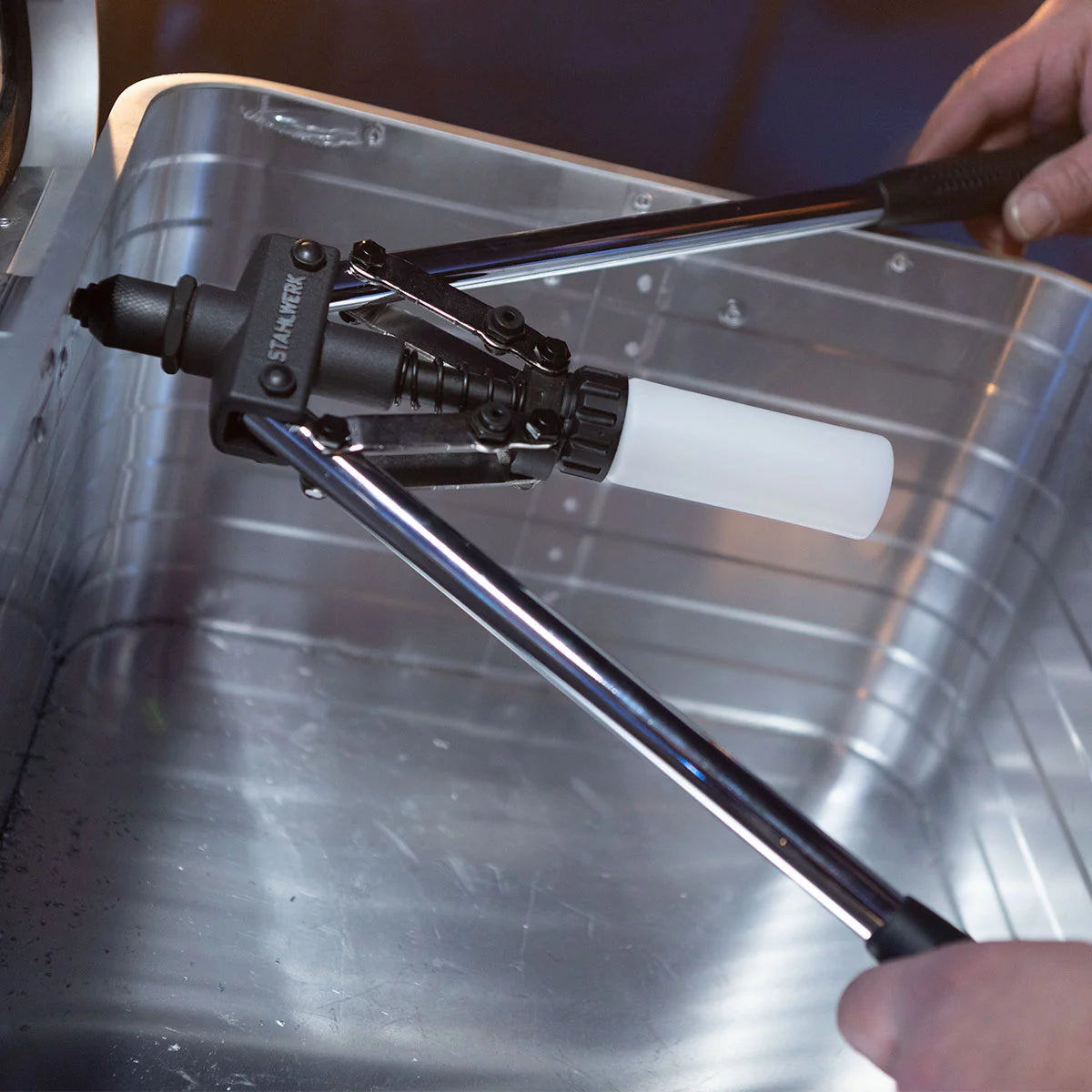 Les rivets aveugles de Rivet Steelworks en 1000 parties placés dans une boîte en plastique pratique | Rivets en aluminium en 4 tailles différentes | Rivets pop pour une utilisation avec les nietziers