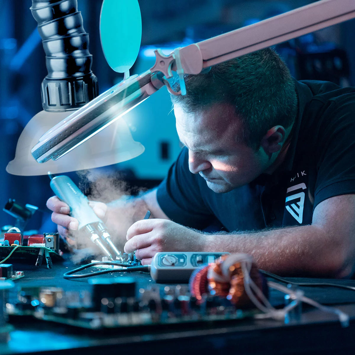 STAHLWERK Rauchabsaugung FE-300 ST | 300 Watt starke Absauganlage mit 3-fach-Filter | Sicherer Rauchabsorber und Rauchabzug | Schweißrauch- und Lötabsaugung zur Filterung von Rauch, Gasen und Dämpfen