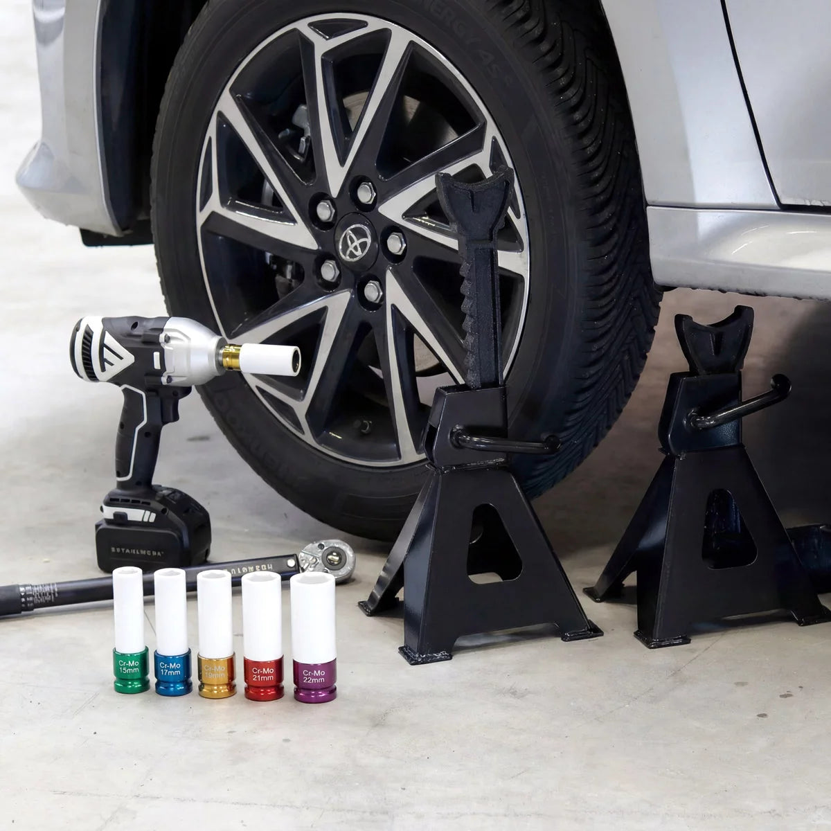 STAHLWERK Schlagschrauber-Nüsse-Set 1/2" Antrieb | 5 Schonnüsse 15, 17, 19, 21, 22 mm | Für einfachen Radwechsel | Cr-Mo-Stecknüsse für Alufelgen | Mit Felgenschutz | 6-Punkt-Profil | Farbcodiert