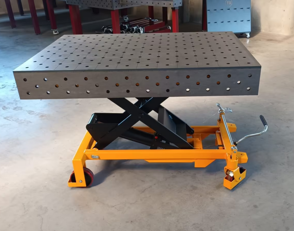 STAHLWERK SCHWEIZ Höhenverstellbarer Schweisstisch 1200 x 800 mm hydraulischer Montagetisch mit 500 - 1100 mm Hubbereich, 750 kg Tragkraft, D16 Lochplatte