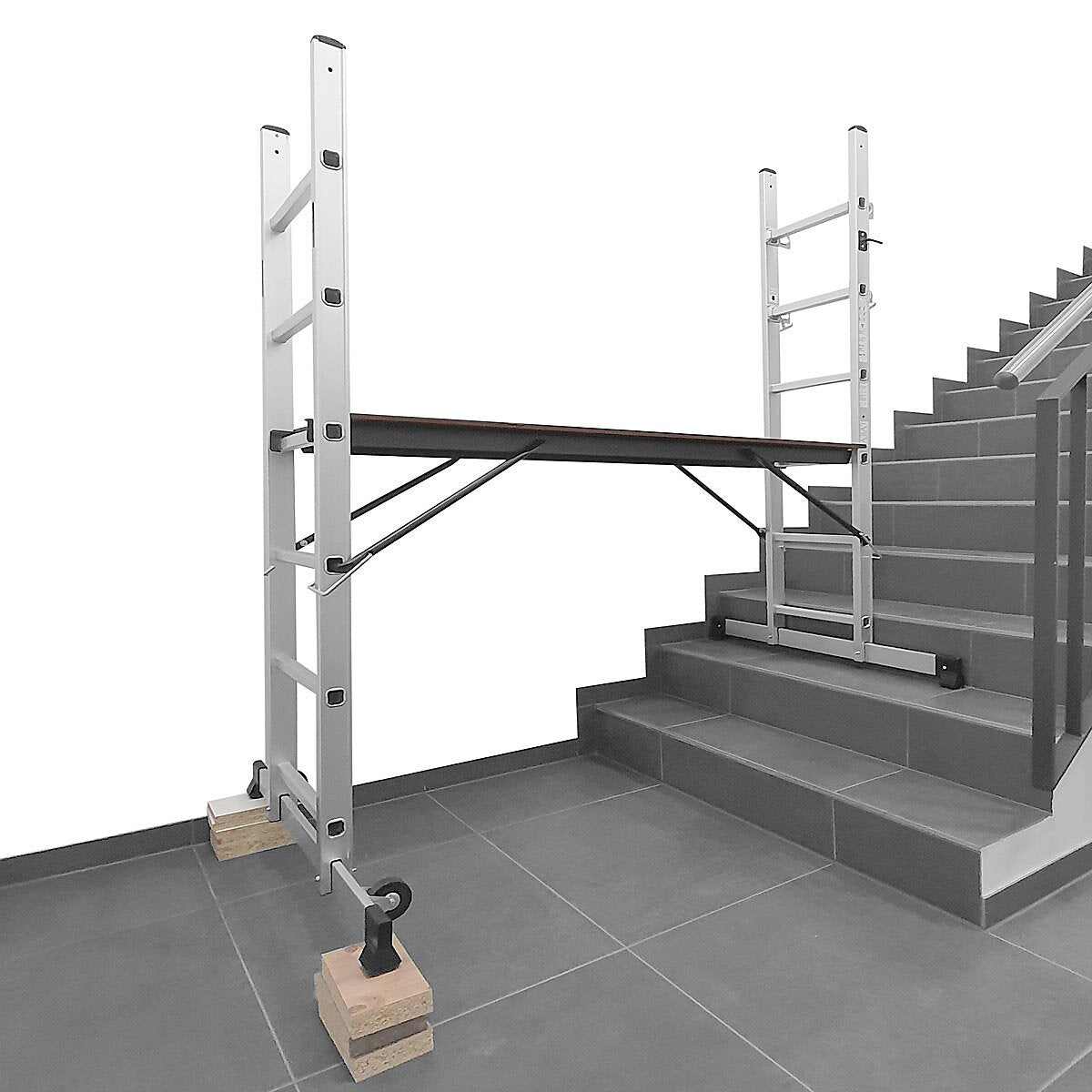 Steelworks Ladder Test LG-270 ST 150 kg di capacità di carico, 3 su 1 conduttore multiuso / conduttore pieghevole in alluminio / piattaforma di lavoro / impalcatura / impalcatura con germogli non slip, inclusi 7 anni di garanzia del produttore