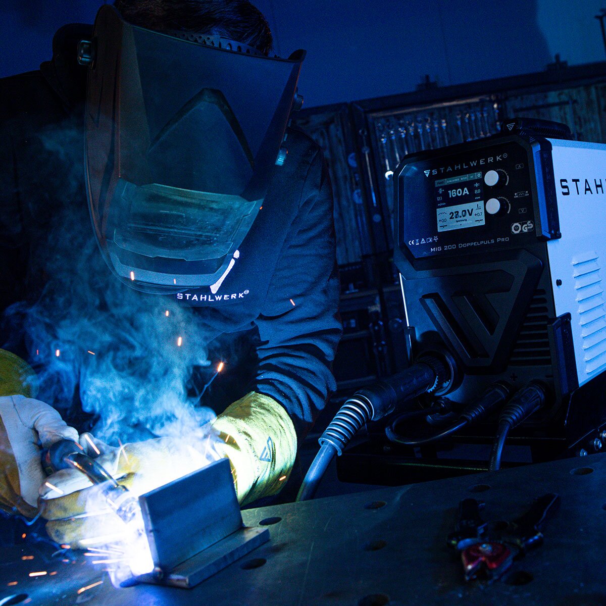 Stahlwerk MIG MAG 200 double pulse per fully synergic welding machine with 200 ampers and AK25/MB25 welding torch