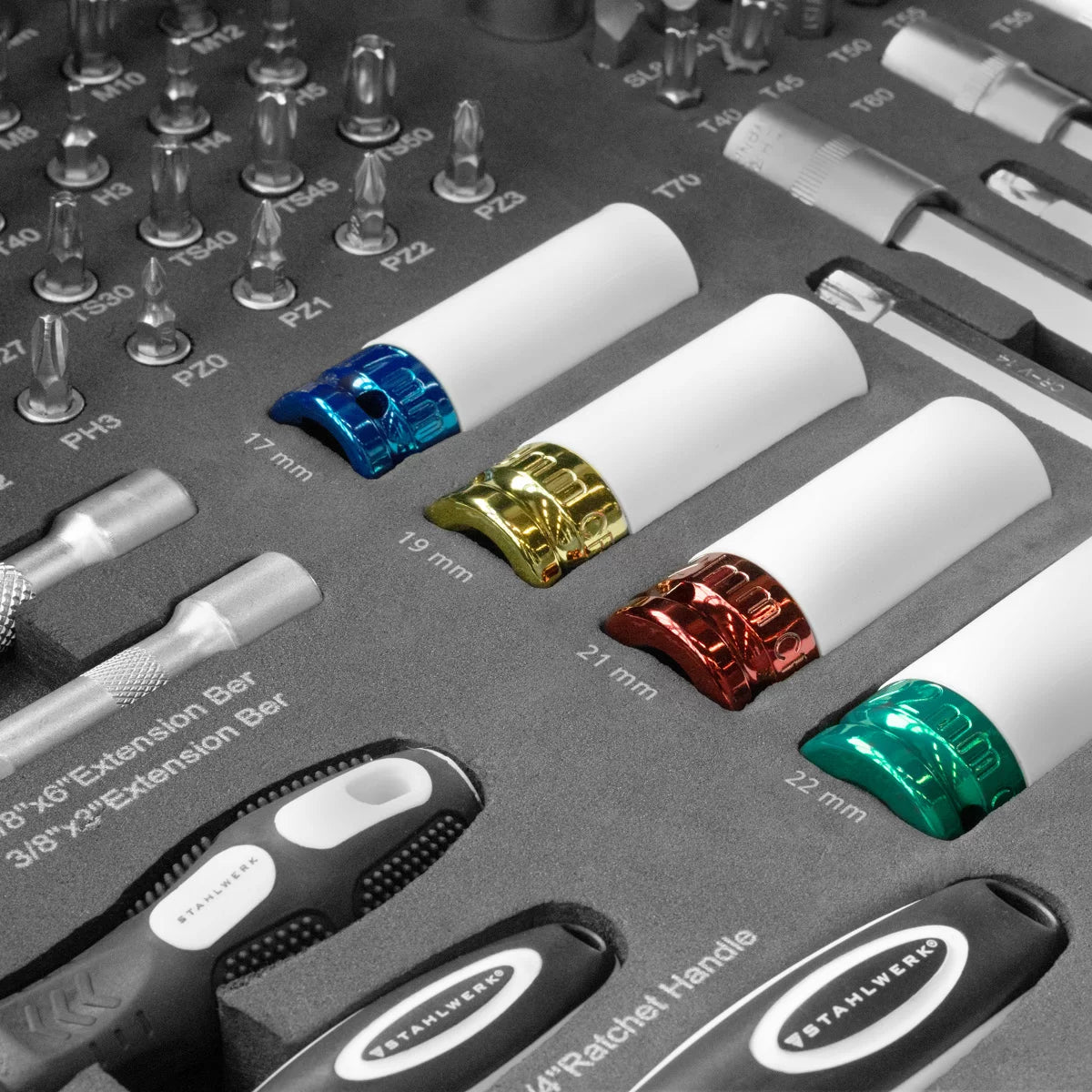 STAHLWERK 186-teiliger Bit- und Steckschlüsselsatz in Werkstattwageneinlage | Hochwertiges CrV-Werkzeug | 3/8", 1/2" und 1/4" Ratschen-, Bit- und Steckschlüssel-Set | Mit Drehmomentschlüssel 20-210 Nm